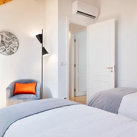 Апартаменты Flores Gem 3Br Duplex Central Porto *